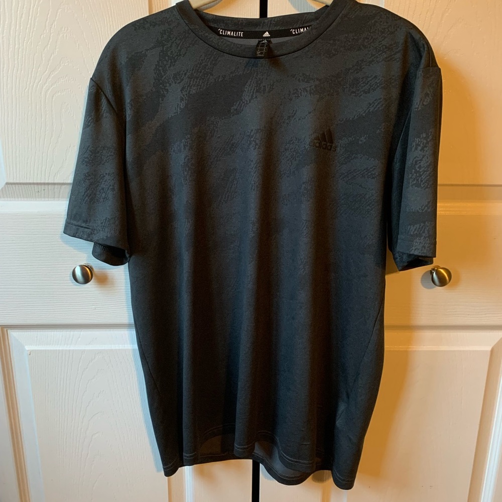 Adidas Climalite, Mens Tee, Size Medium, Like New!